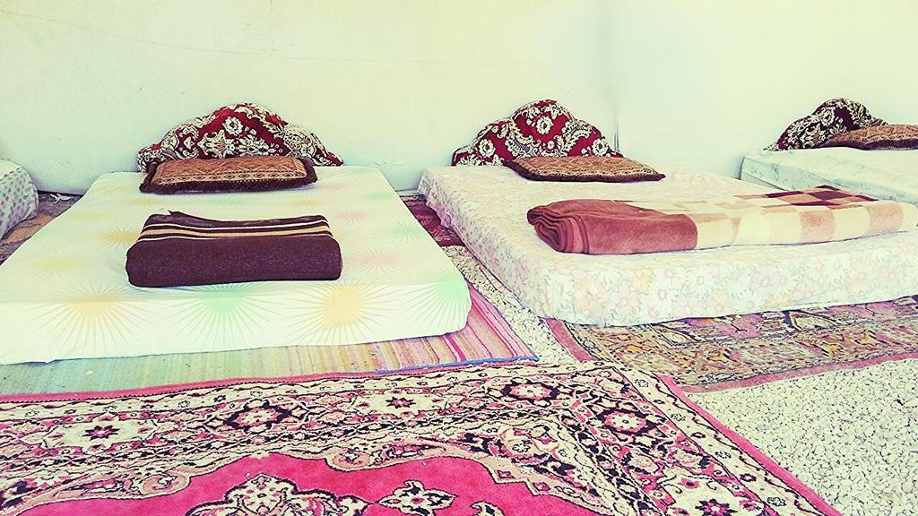 Silent Arrow Hotel Mitzpe Ramon Quarto foto